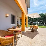 Wake Up With The Sea Breeze- House With Pool Ap2 아파트 라브라