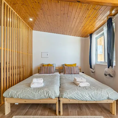 Wake Up With The Sea Breeze- House With Pool Ap2 아파트 라브라