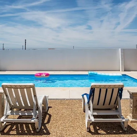 Wake Up With The Sea Breeze- House With Pool Ap2 לברה