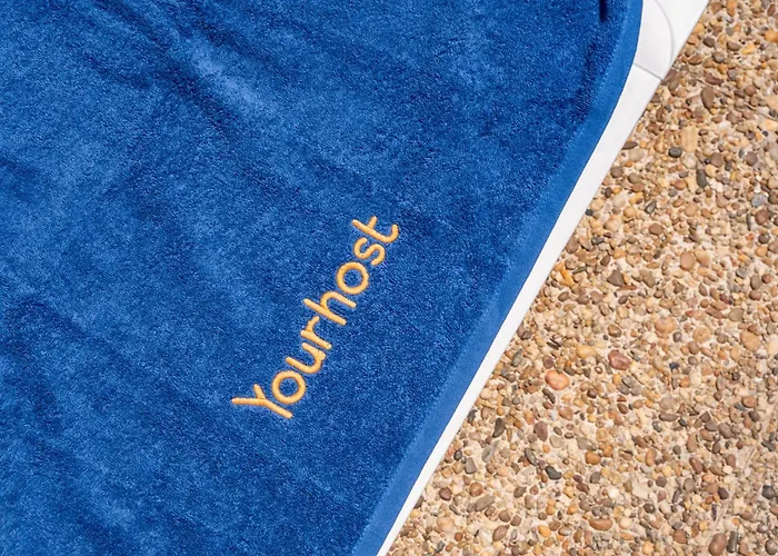 Wake Up With The Sea Breeze- House With Pool Ap2